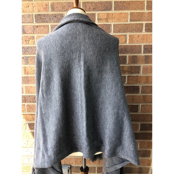 NWT Life is Beautiful Fringe Shrug Wrap - Picture 5 of 7